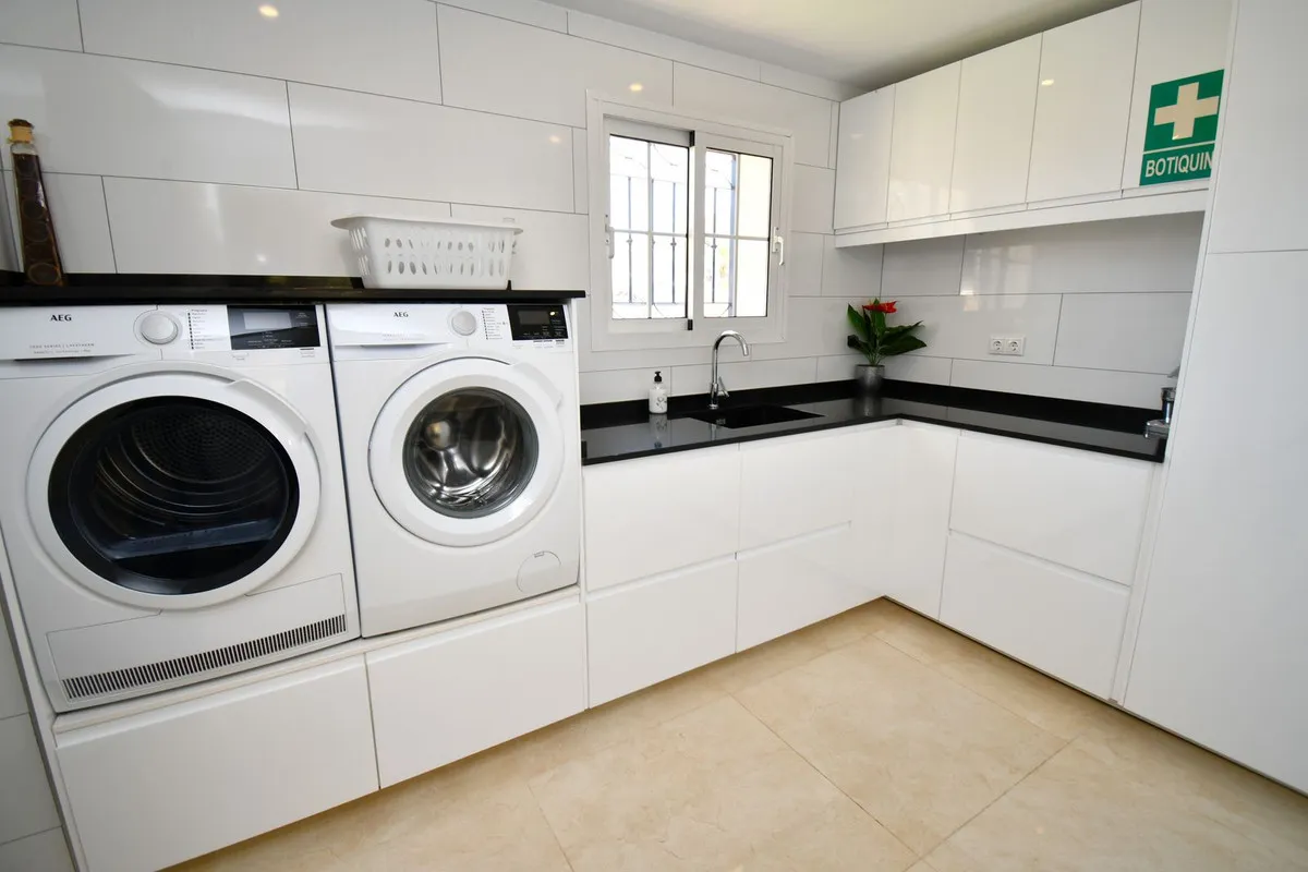 a0da65ec-34de-48fa-bc15-7ac7e7cb2802