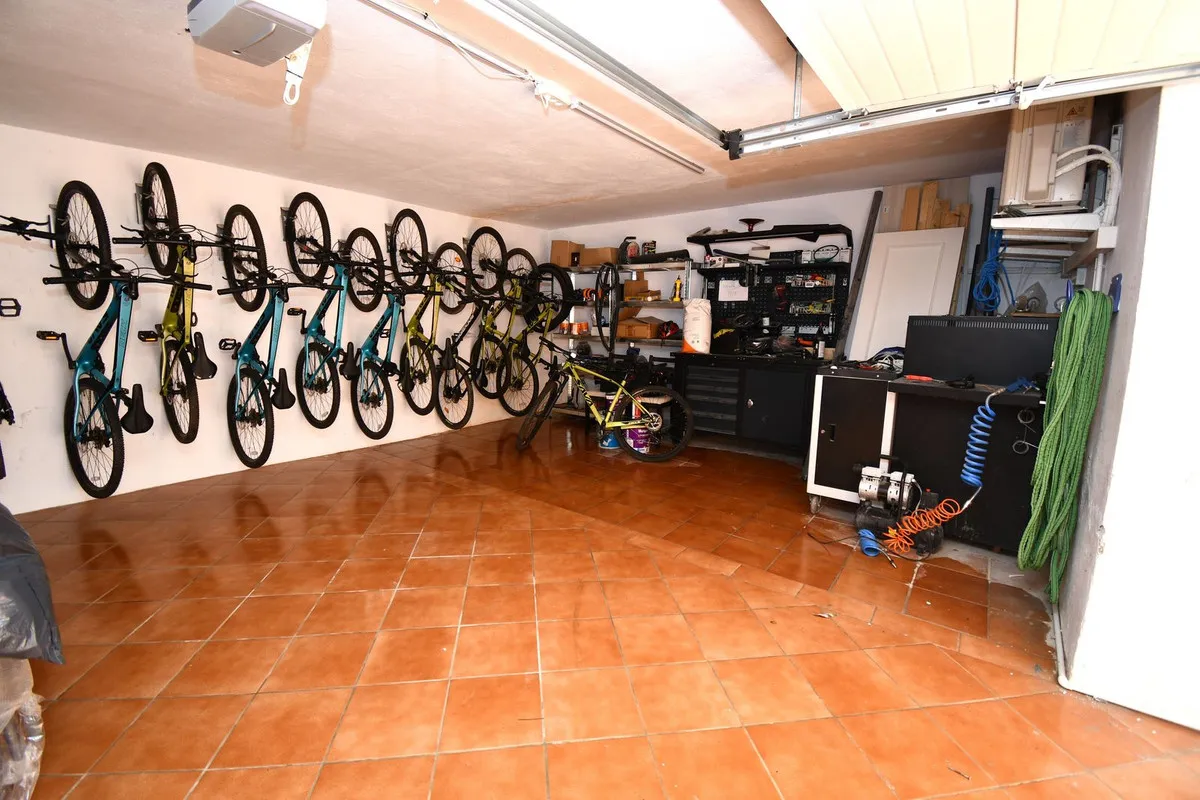 aeef711a-13c0-4315-acf2-824d326c73ad