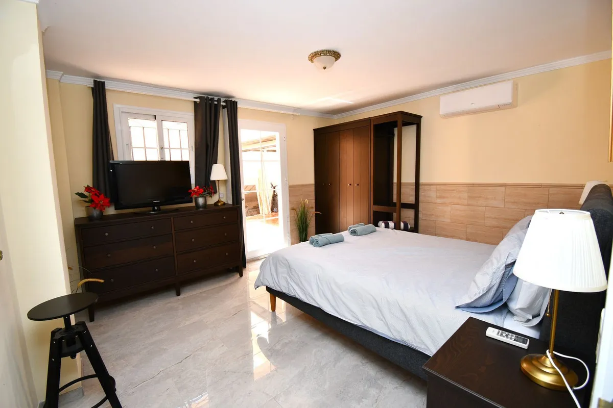 dfbef0f9-a8cf-4e1b-900d-f201023687f0