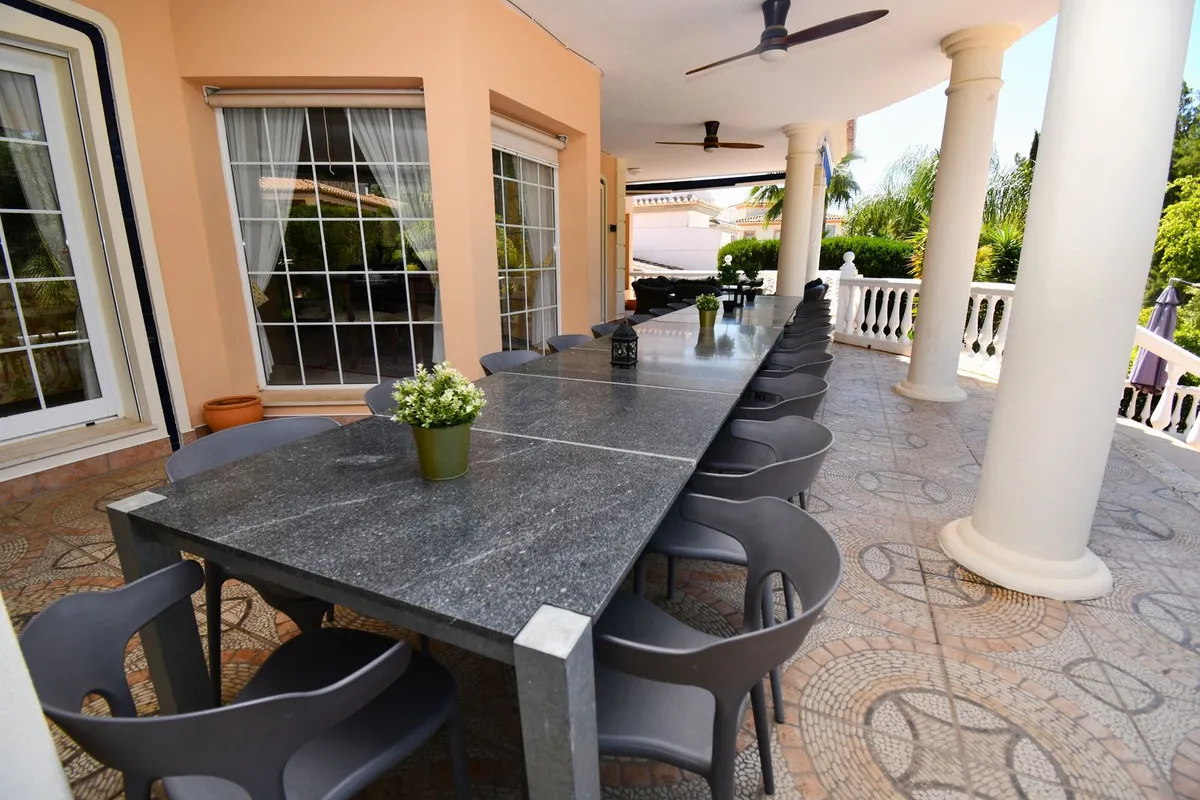 f096b8f2-5ece-4c32-a2fc-fffb81213c48