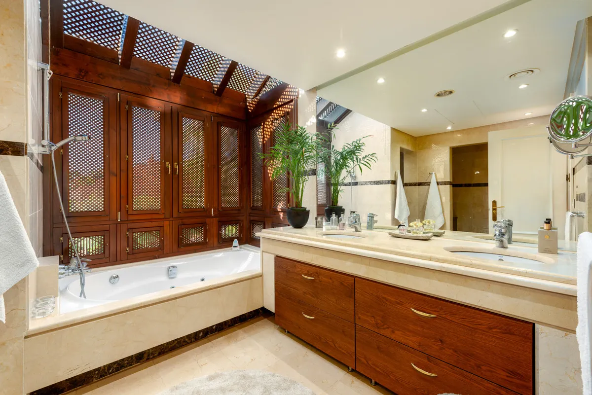 c1fddcf4-1907-4e82-bd79-76a69831bd27