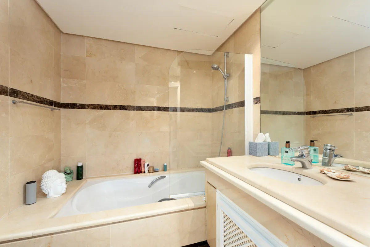 dea582fb-4aa8-4fe0-b879-e904f223e3c3