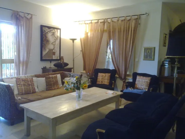 a8493442-bd45-40fd-b3f9-c83c9e86fde9