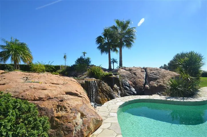 e0fb79aa-1ce5-4685-9c0f-38c9cf3c7e8e