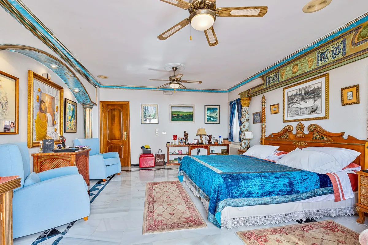 5b661f9c-8b34-468e-a358-a8f6429e093b