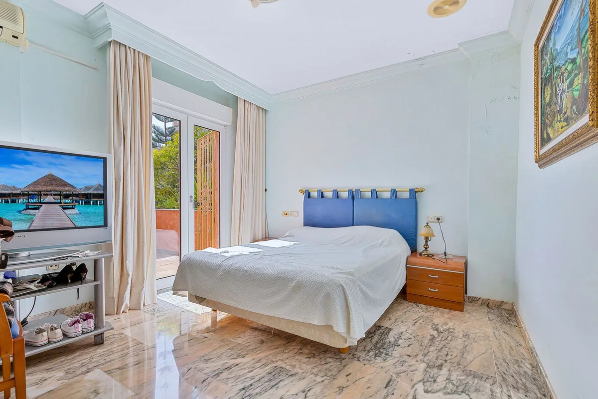 e22025bc-f568-4d5f-aa88-56d21606787f