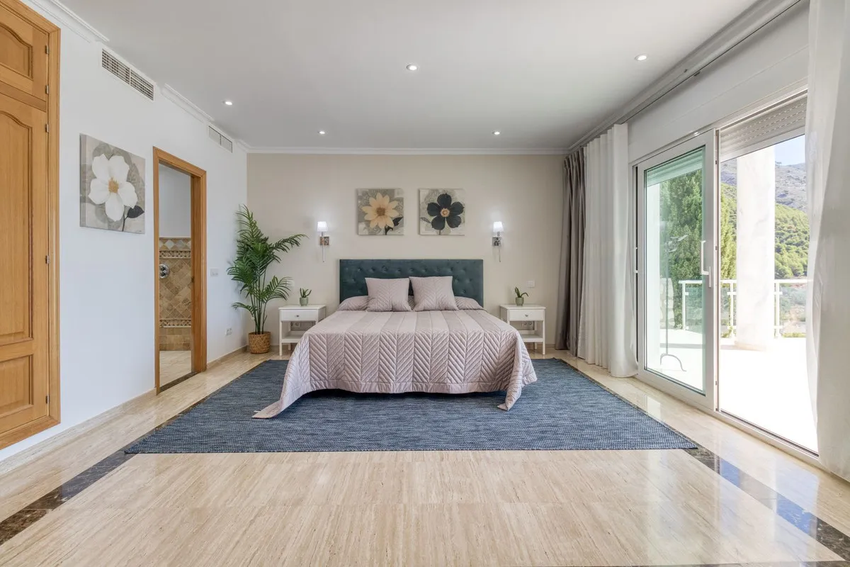 d51aff5e-34a5-4c57-a2a8-809c9d362541