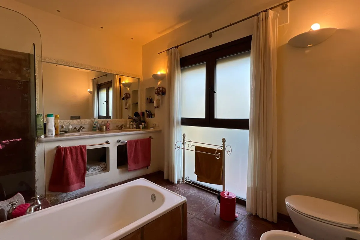 e050ffbc-ffb2-40ad-a6f5-d1d0b2379f3b