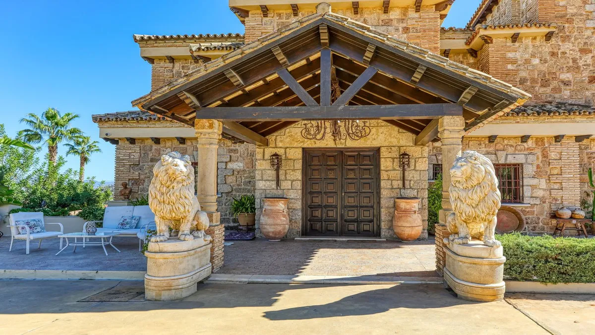 1e041205-b091-4932-8cbd-1b704b26d89a