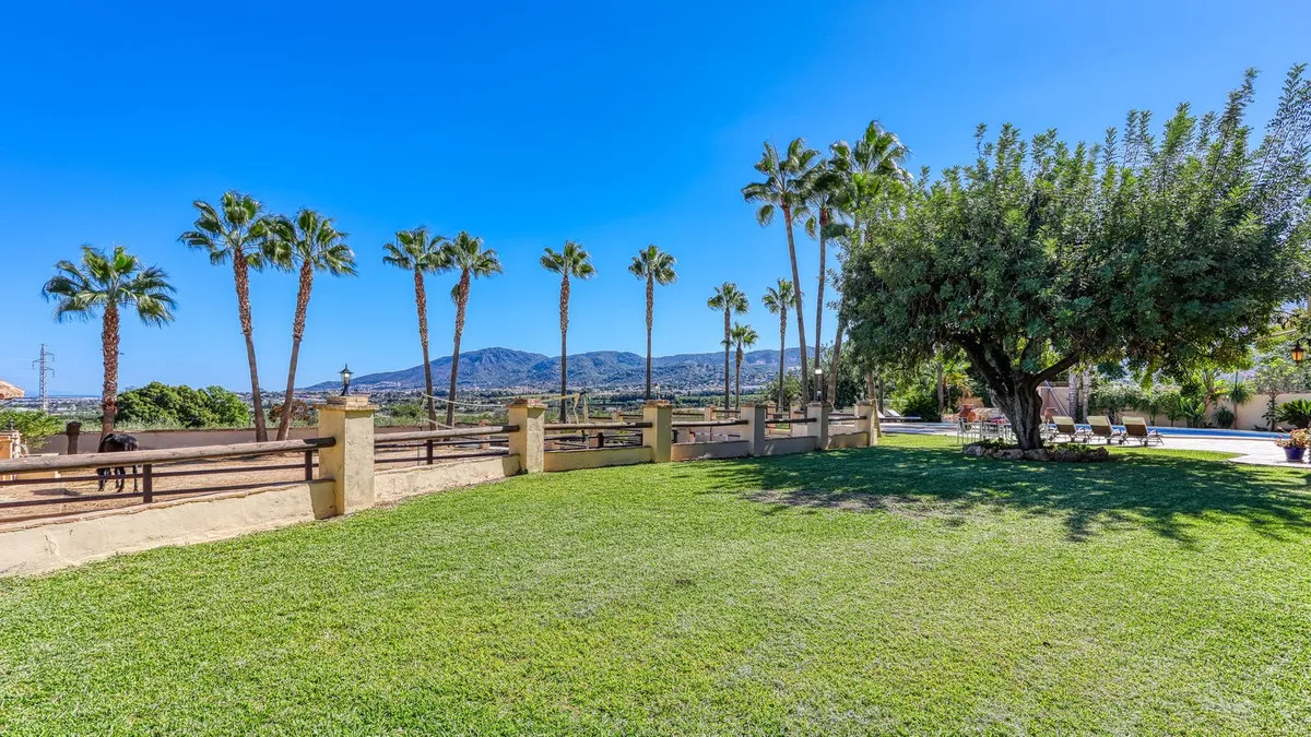 38a2a85c-762c-4c7c-b7bd-f6a8488d08b2