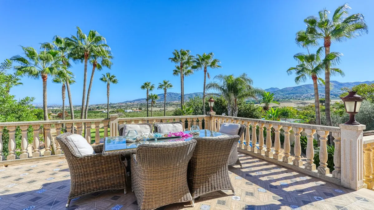 3c3cd2f2-b86c-44e4-8485-2a84bce9b740