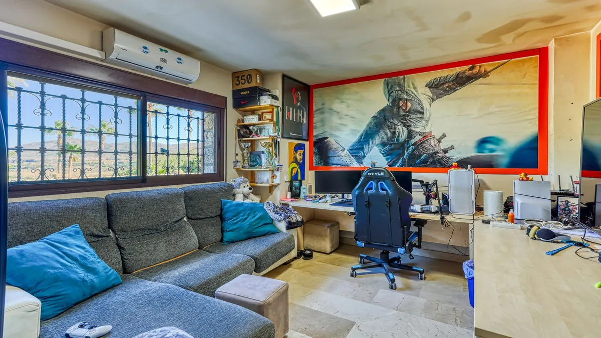 9e379290-d7c1-4a91-8f74-f6e29953eb72