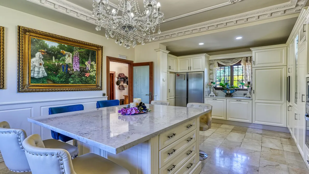 c8cd140b-216e-493d-b618-3bff5f8e7c78