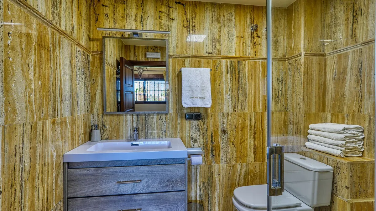 f93a7b0c-0030-489b-81a8-98ec830f99cb