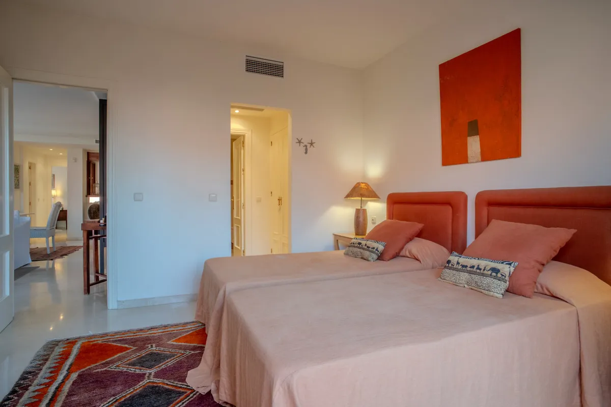 b902e431-98a8-4fcc-b3bb-f0663b3ea614