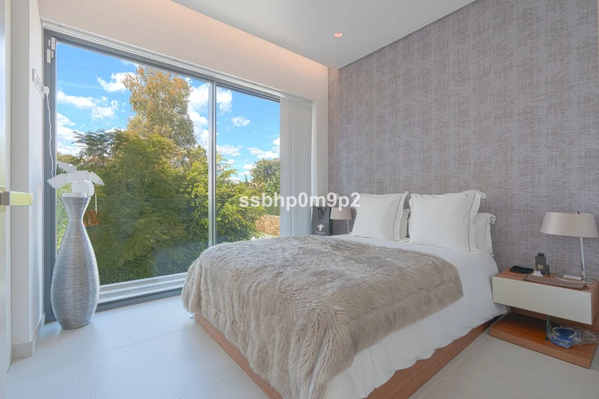 15b82341-6273-4b27-9c9b-15a829349b92