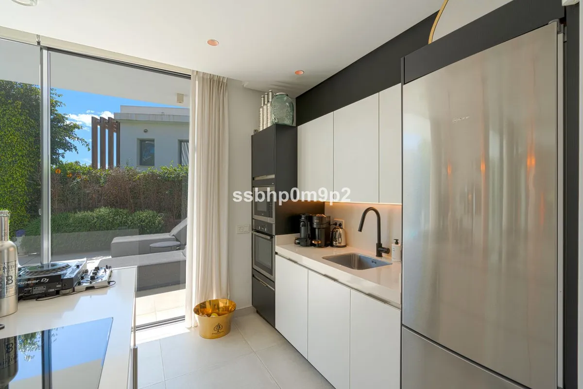 61fb18c5-d038-4285-bbc3-03c061b1bfd5