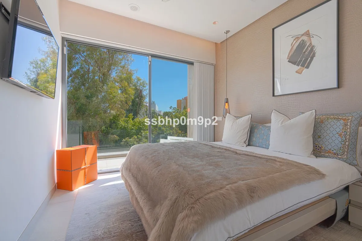 a450b3dc-3906-4683-a382-163881e8663c