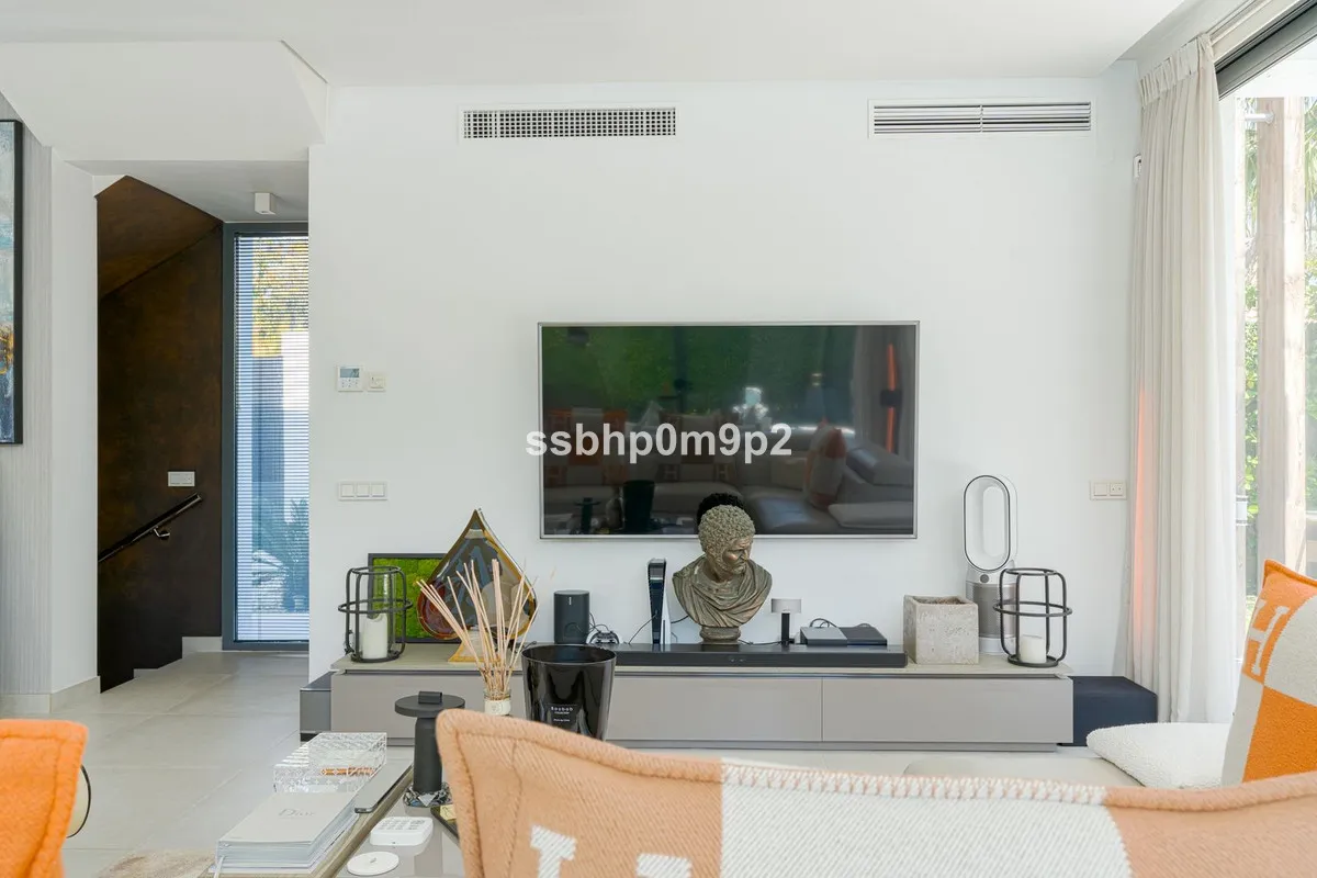 c2747d09-0004-4bff-8a55-52269f01cfab