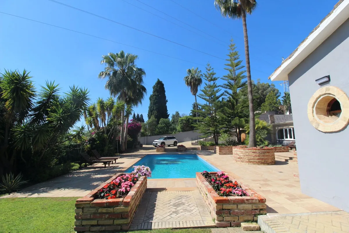 c2425aaf-00b0-4a4d-99bd-92ca5eca2b7a