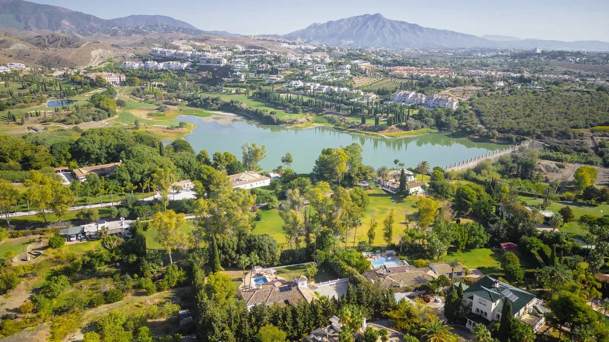 8102677a-3750-455d-a308-406655e25de5