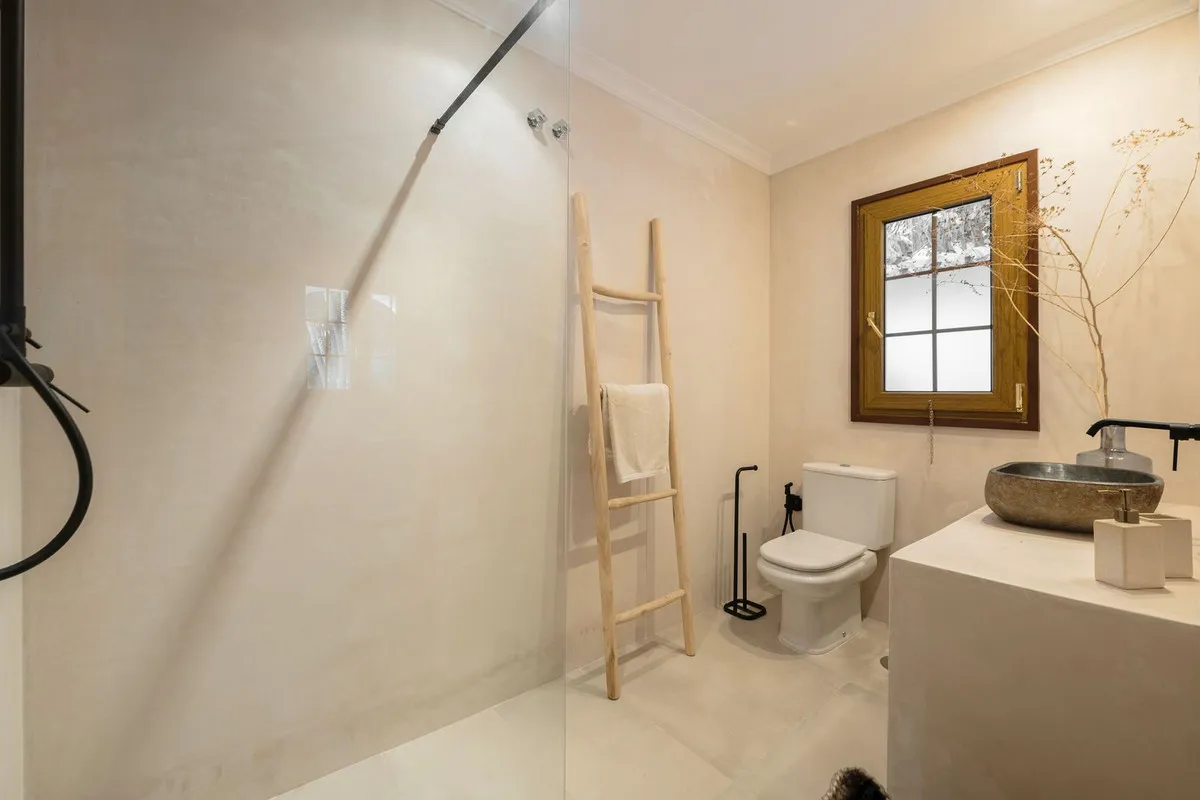 a2b980d3-9bc9-4f5f-a27a-5a8b82da7302