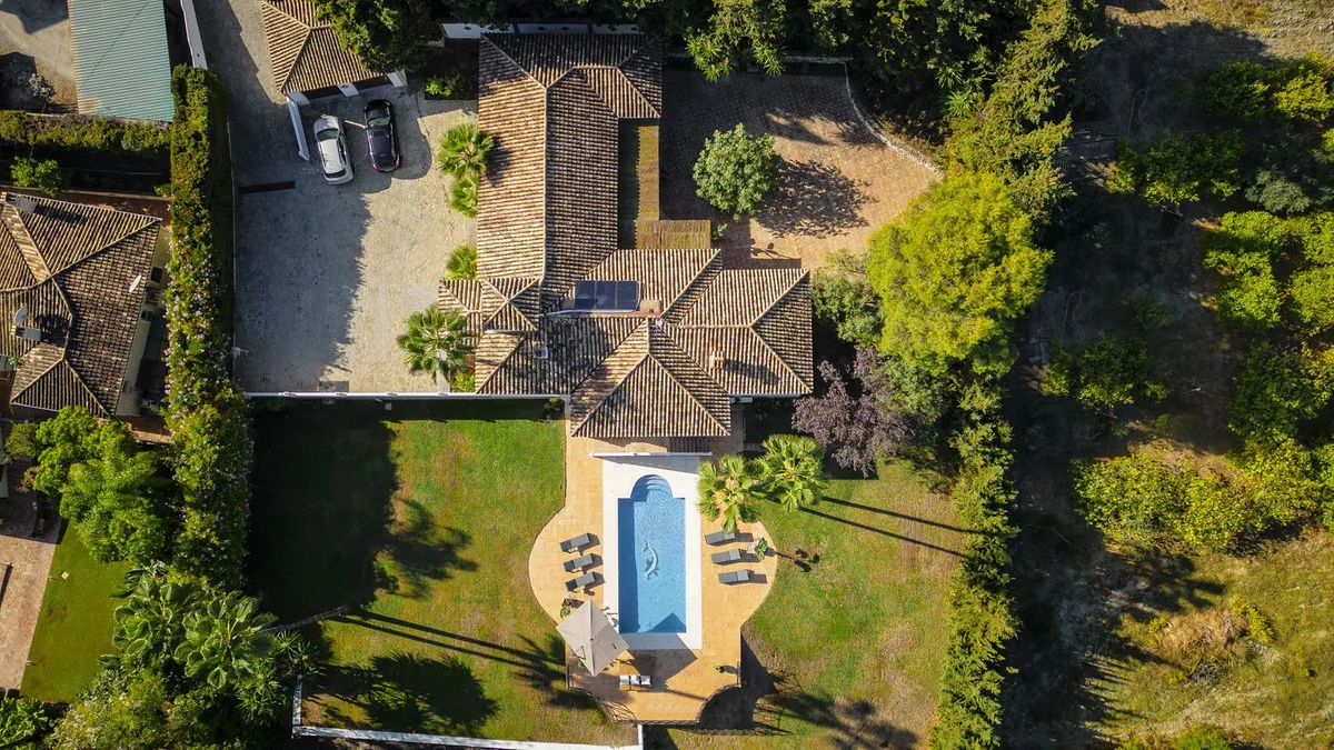 f7a3c17d-f77c-4c93-8223-579176c713c8