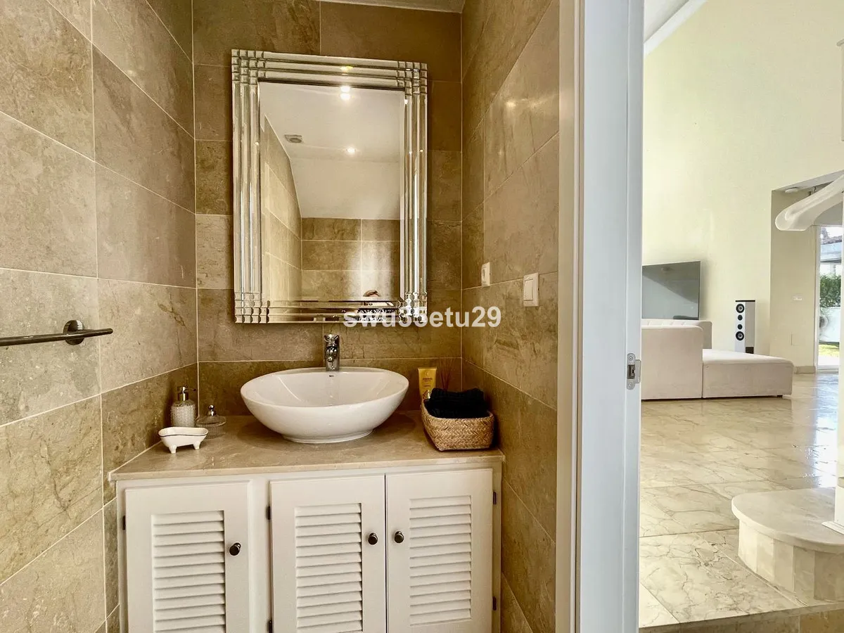 00c0cbd7-4849-4c1c-b814-368bf58b0c7a