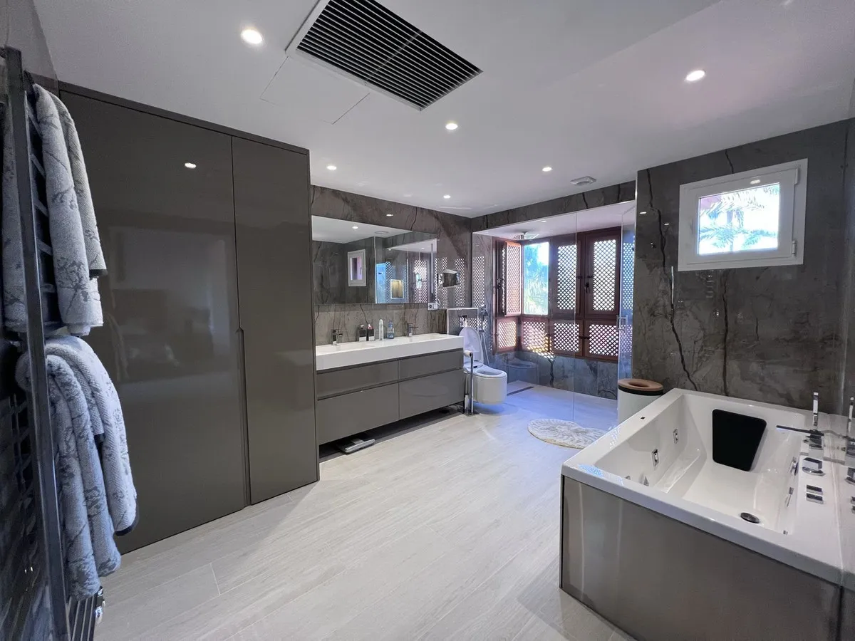 b9b3a085-14b2-48fb-8463-5dbc233f4ff2