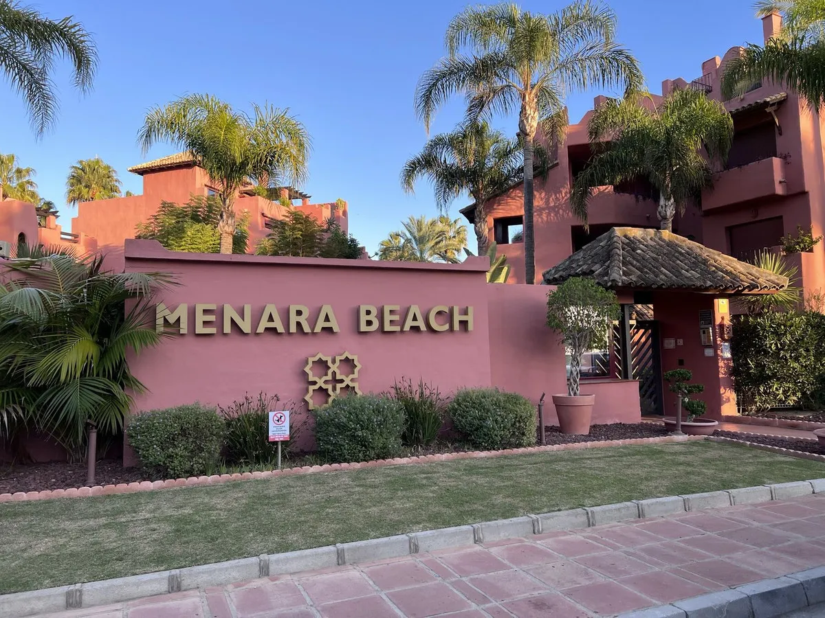 e7b53426-6782-46a8-b074-fceff5134202