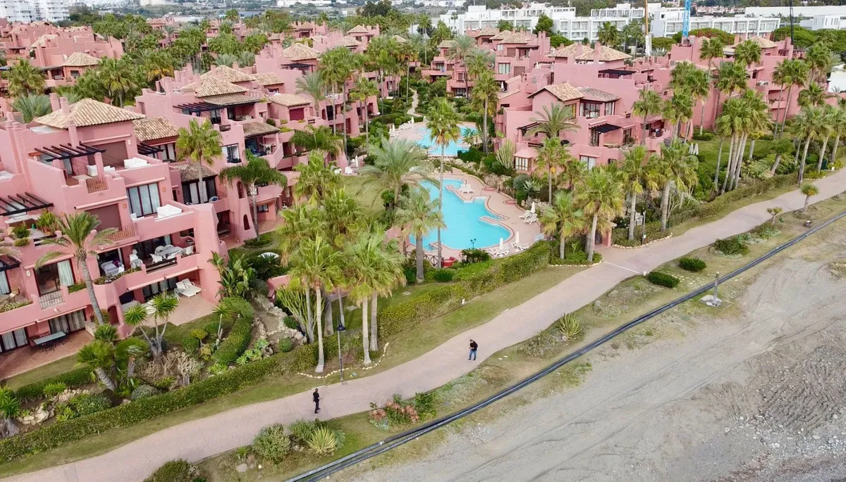 eb53394a-7bca-4e8d-b919-3e0ba9ef0f79