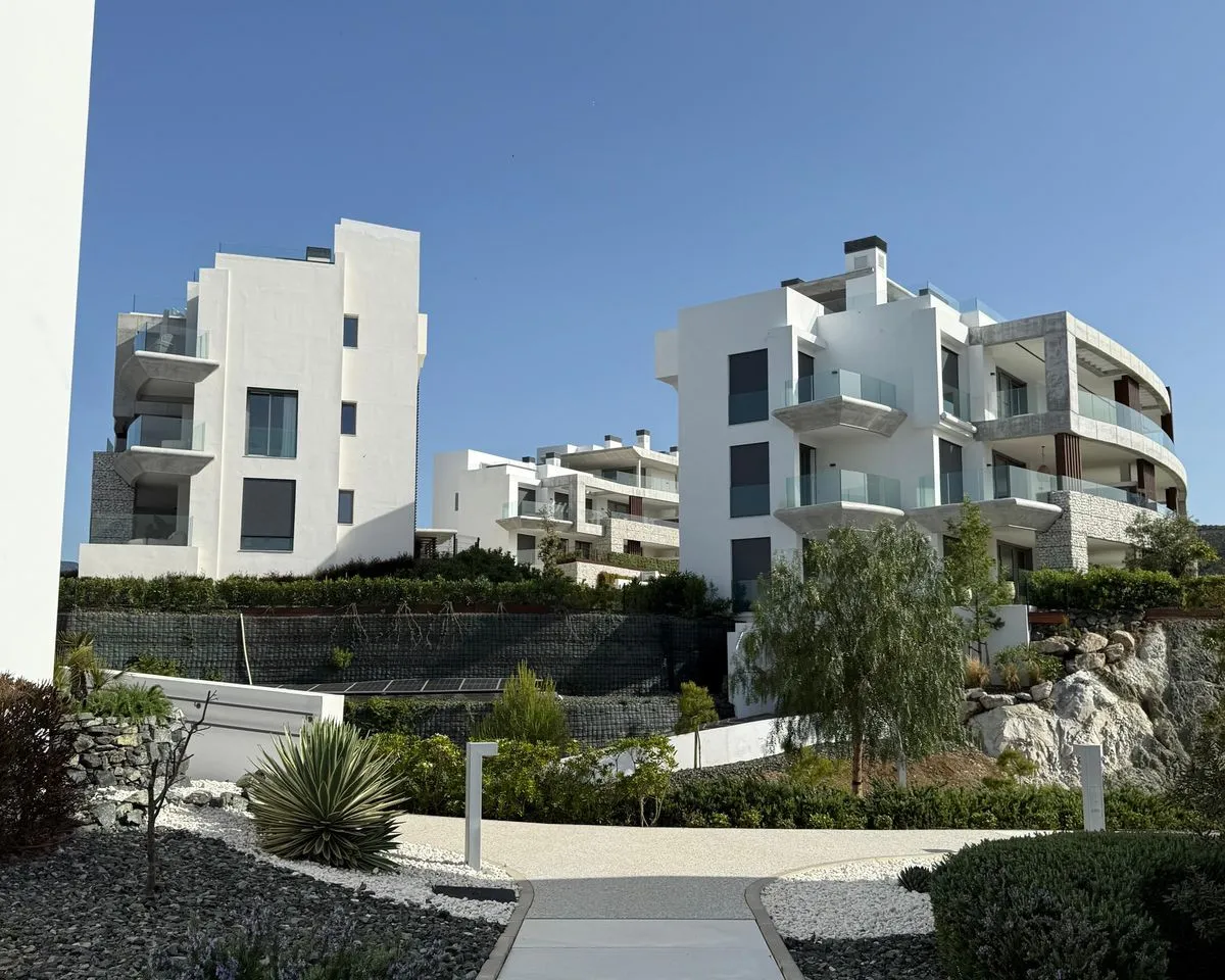 1ed8b49c-2039-4c29-acdb-695417c5e3ef