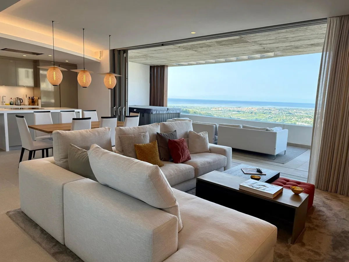 a77ff0d4-ae08-42e3-8f81-d0af11c351be