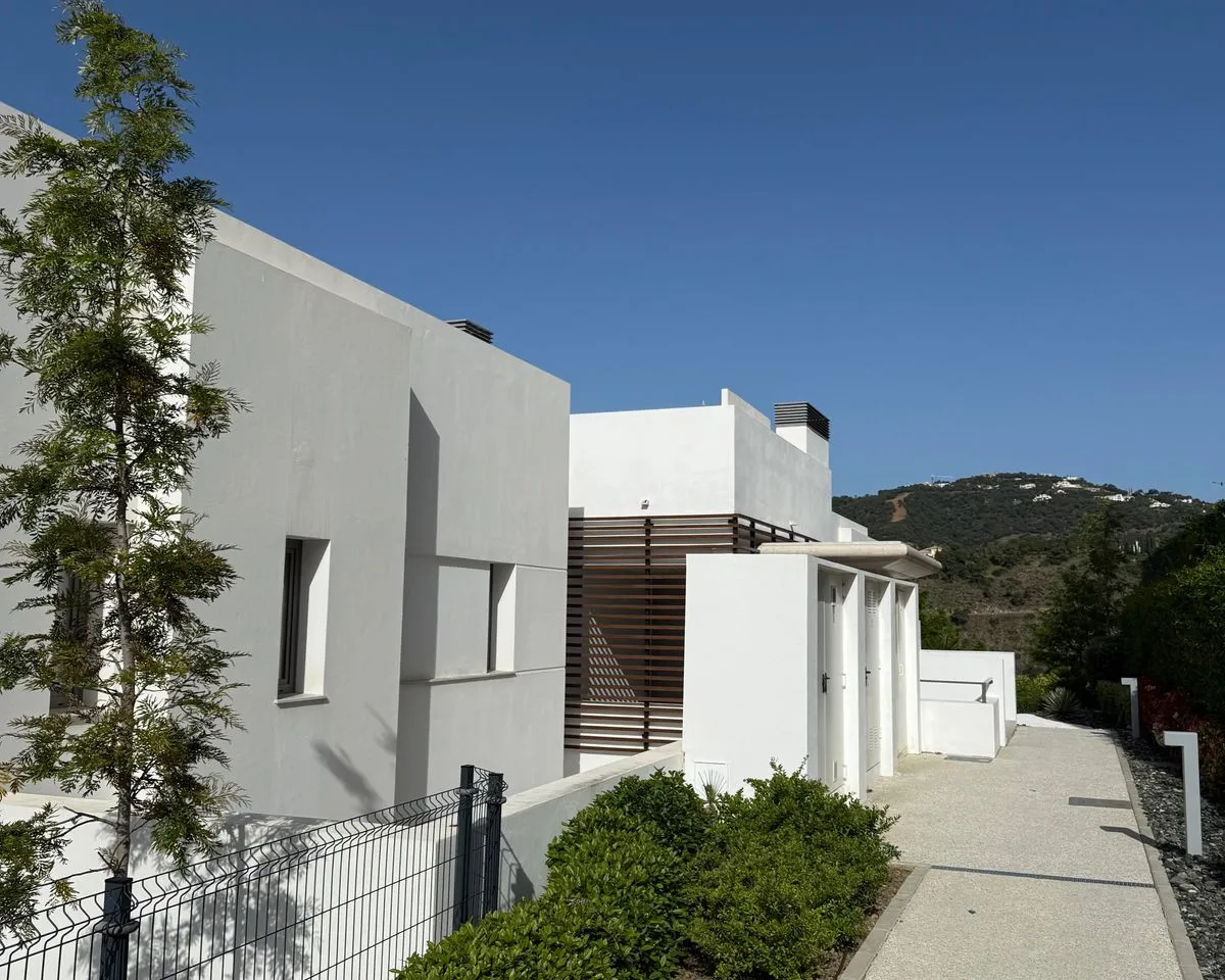 bf00f9de-e9b9-4e9f-b415-d76278d6303c