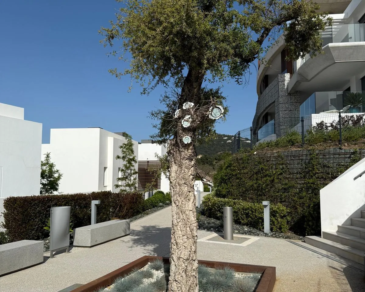 cb339933-e156-4d48-9d9d-e4111fd2edea