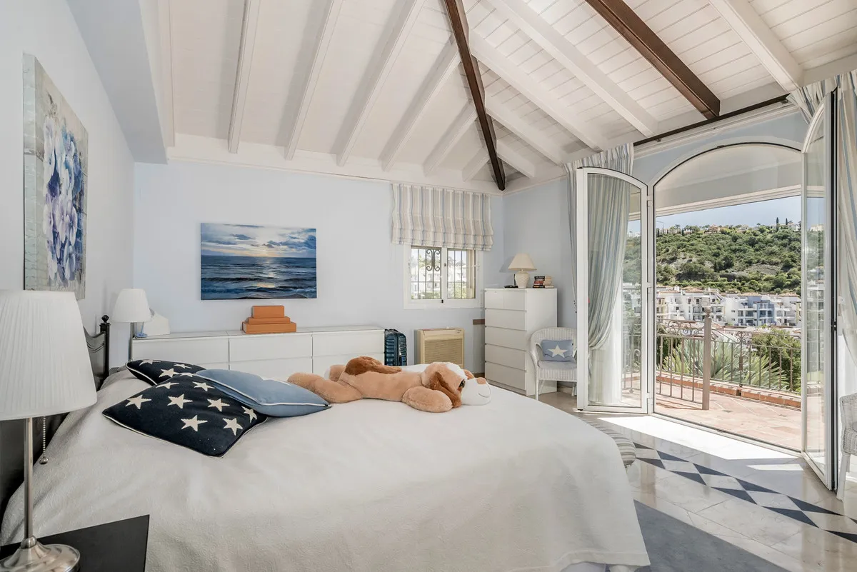 e4d35d45-abf2-4e01-a384-f18d32f33a6b