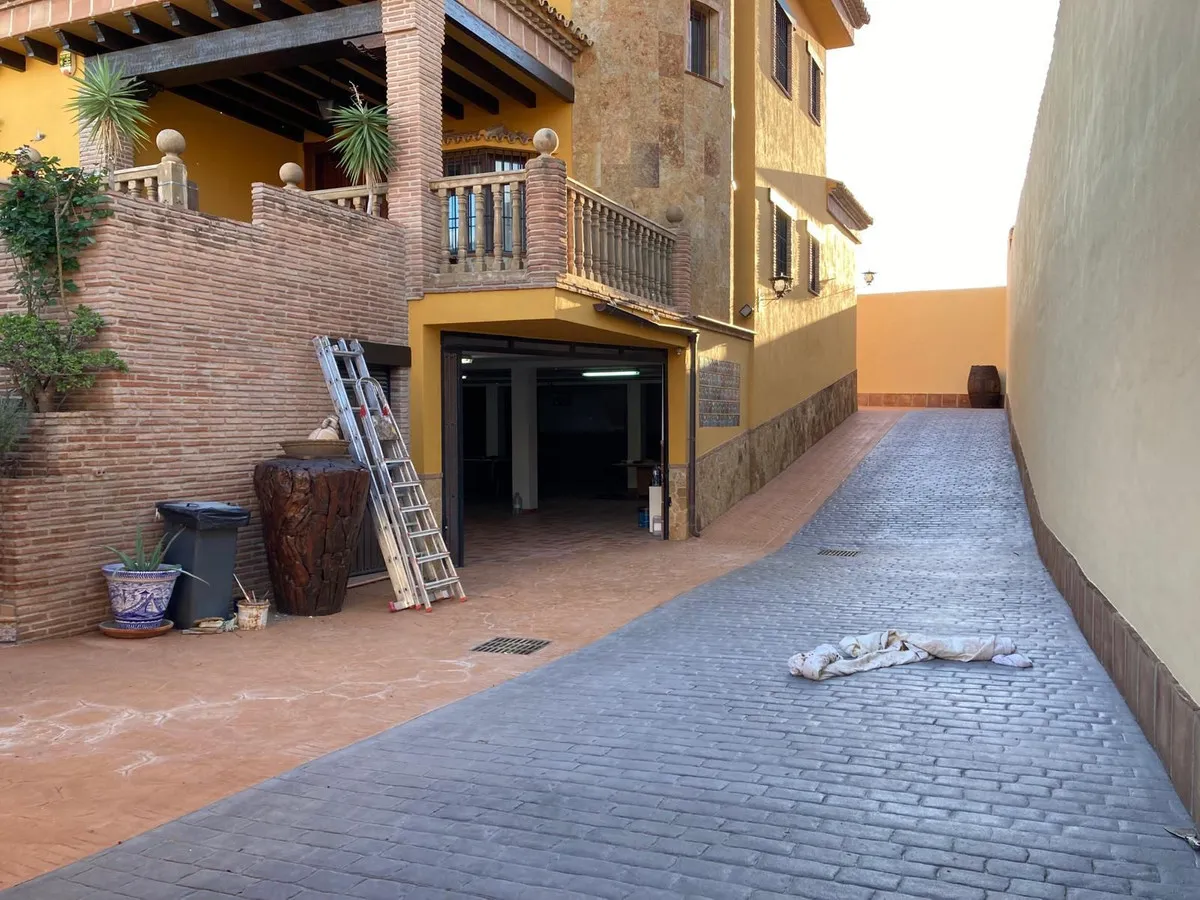 eac1b9a9-0e96-4c19-a85d-5f4393f65596