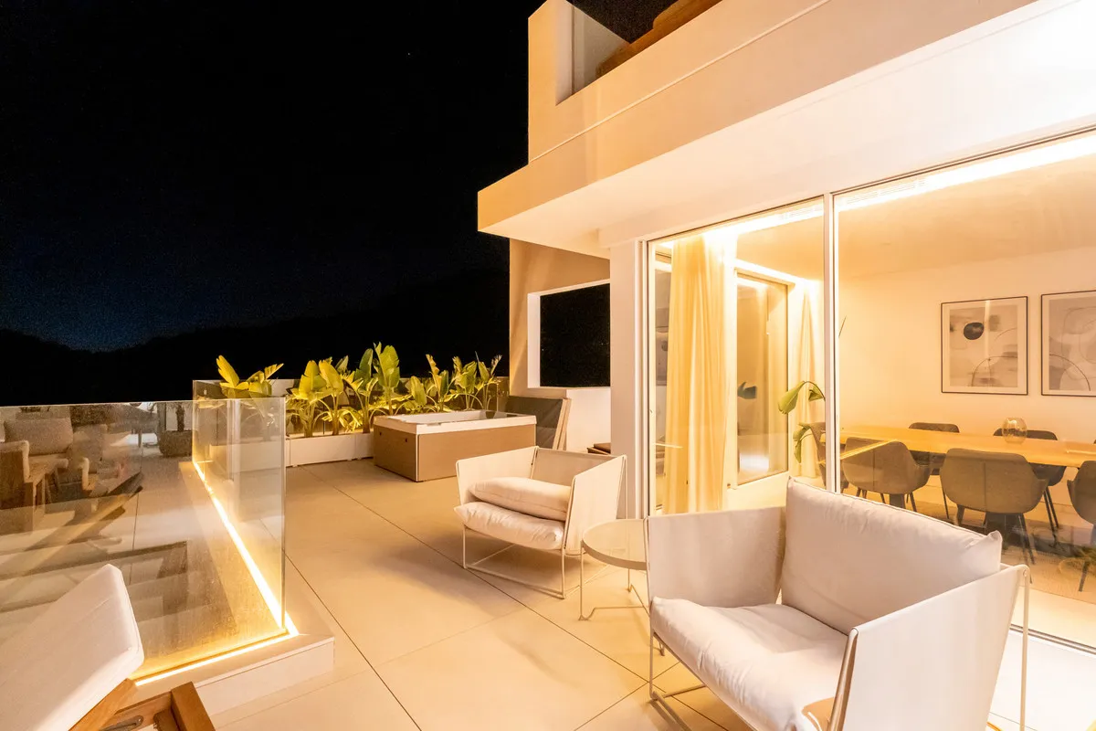 37f81ba5-54d9-4193-aea7-dbaf2639d8b4