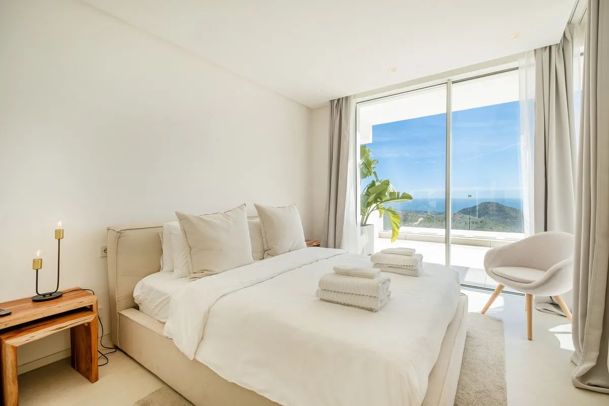 8c048c4a-12ff-435f-ac99-f9bff9ed10f1