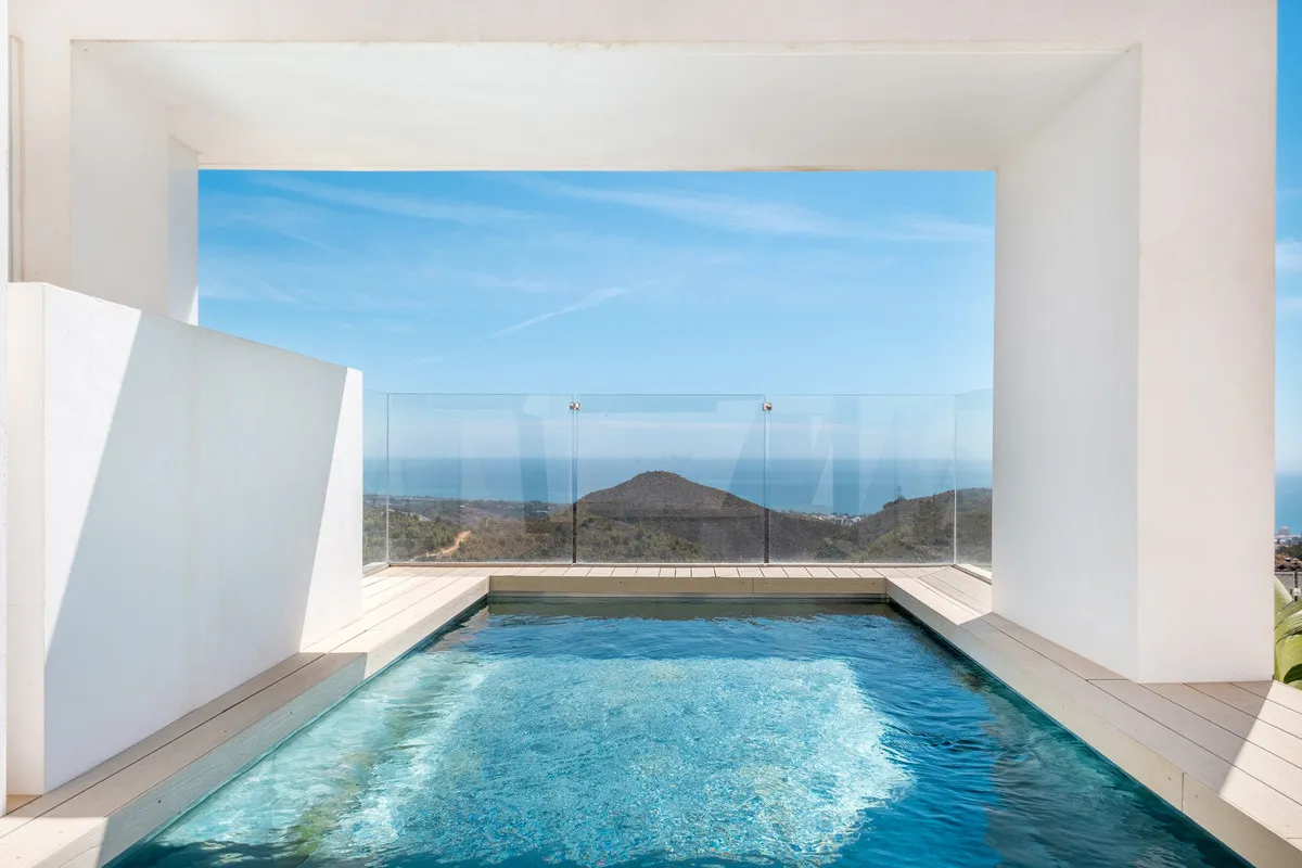 f895670d-12fe-494a-9ad2-706e0237e8a2