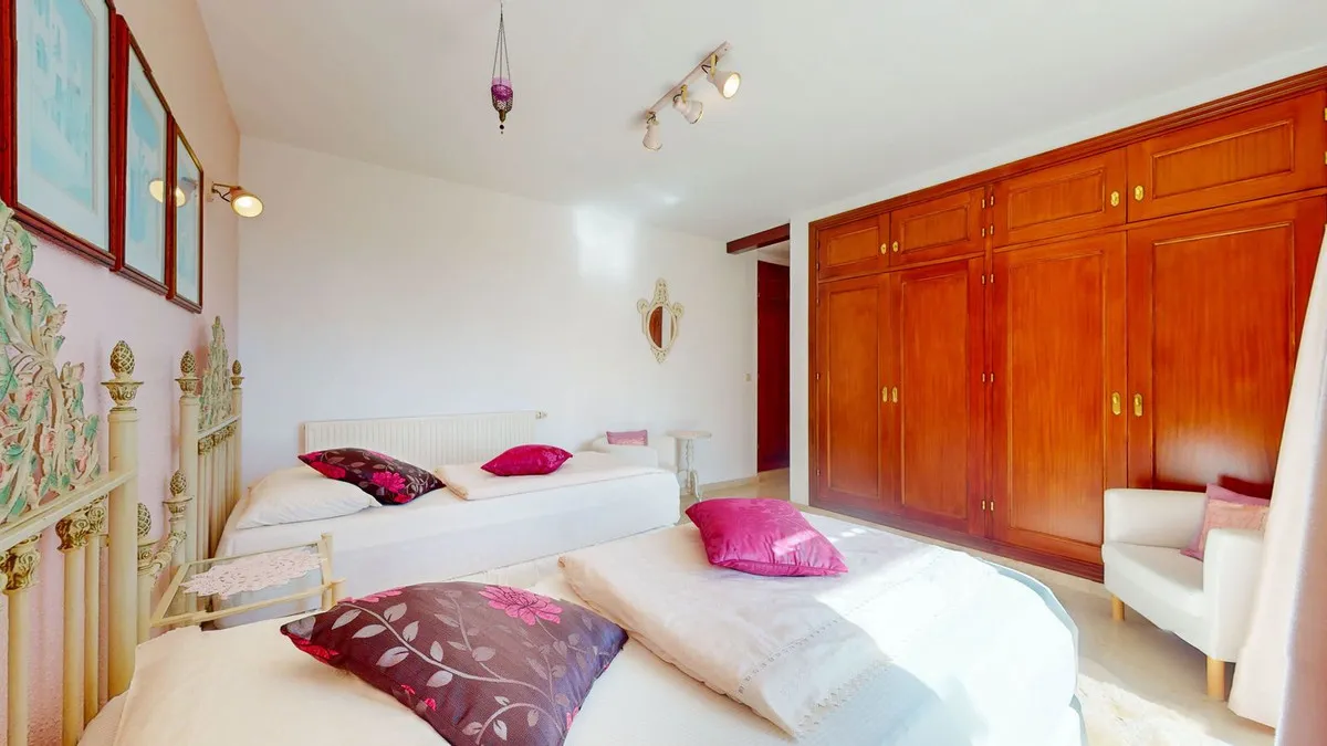 c1066cfa-9e87-4101-9f5d-312940152ffe