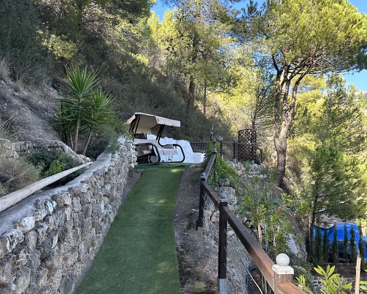 c7992ce9-d402-4271-97a3-d918ff8b0a58