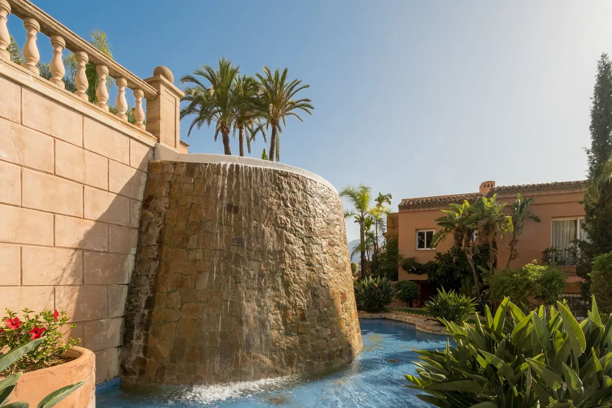 95d5a04d-a0e1-49b8-9883-e30b7133636c