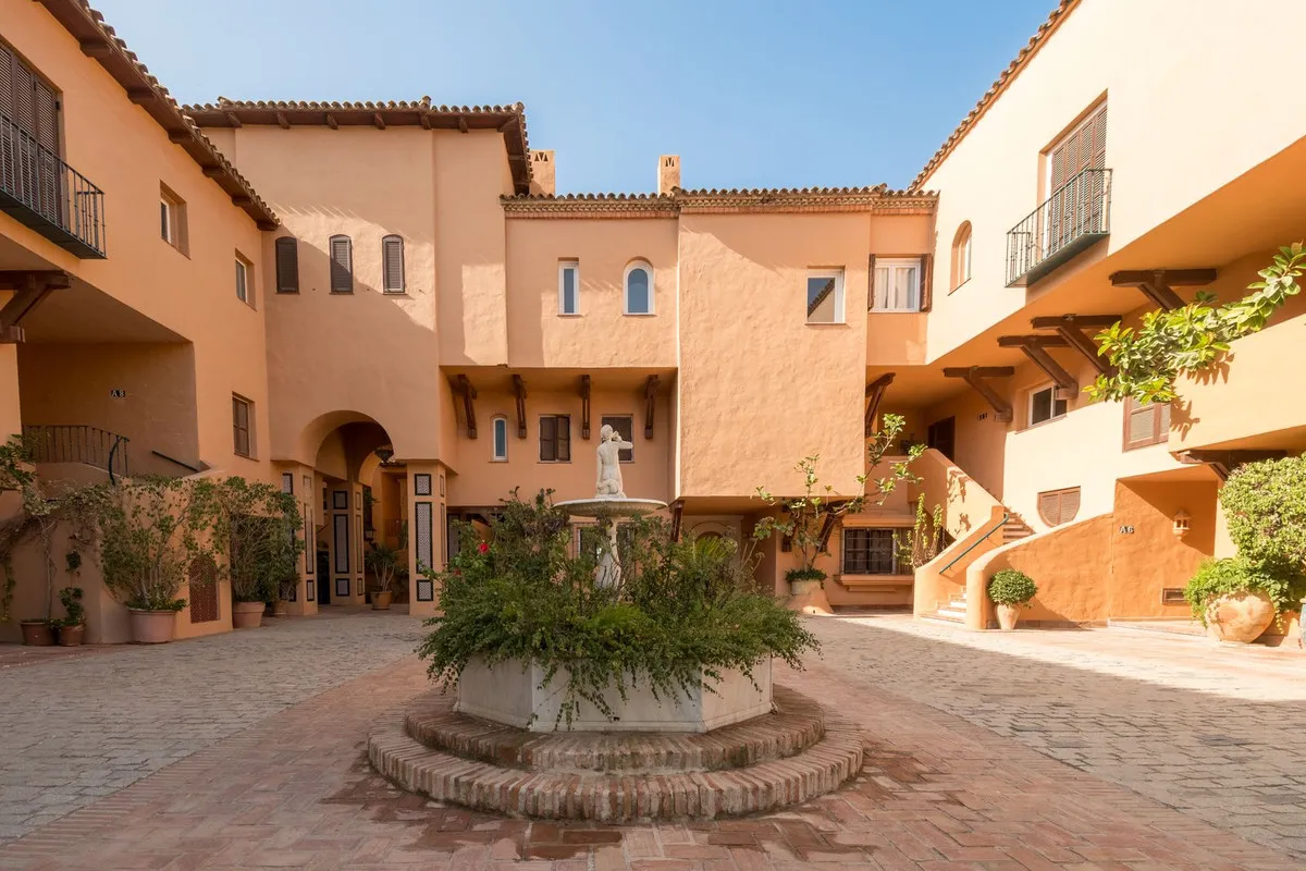 e1800563-9d4c-47f0-9dd6-f4306b103979