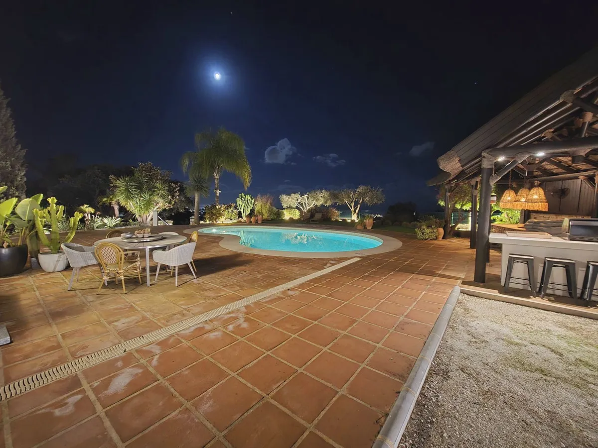 a8e042a7-7f5f-43bd-b862-9314a3fc021c