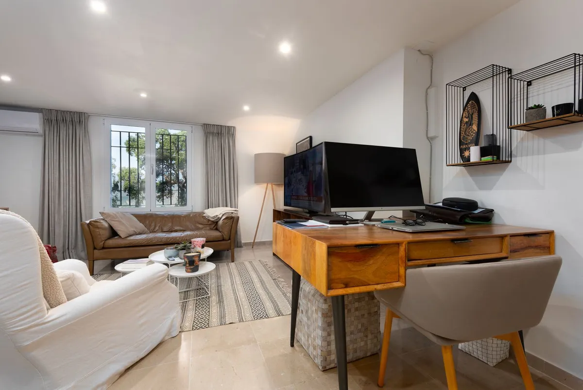 b15c38f9-007e-4a32-8649-e257caf38bab