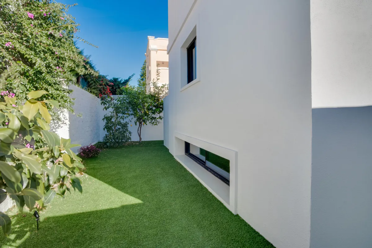 29148379-b7f1-453b-a3ce-b08b5c331f92