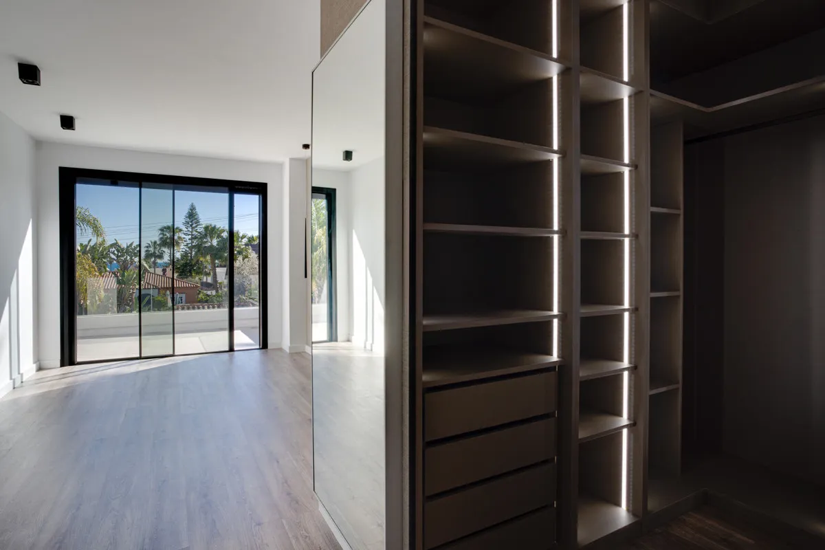 aba48152-fc8c-4236-a912-4961c629e82e