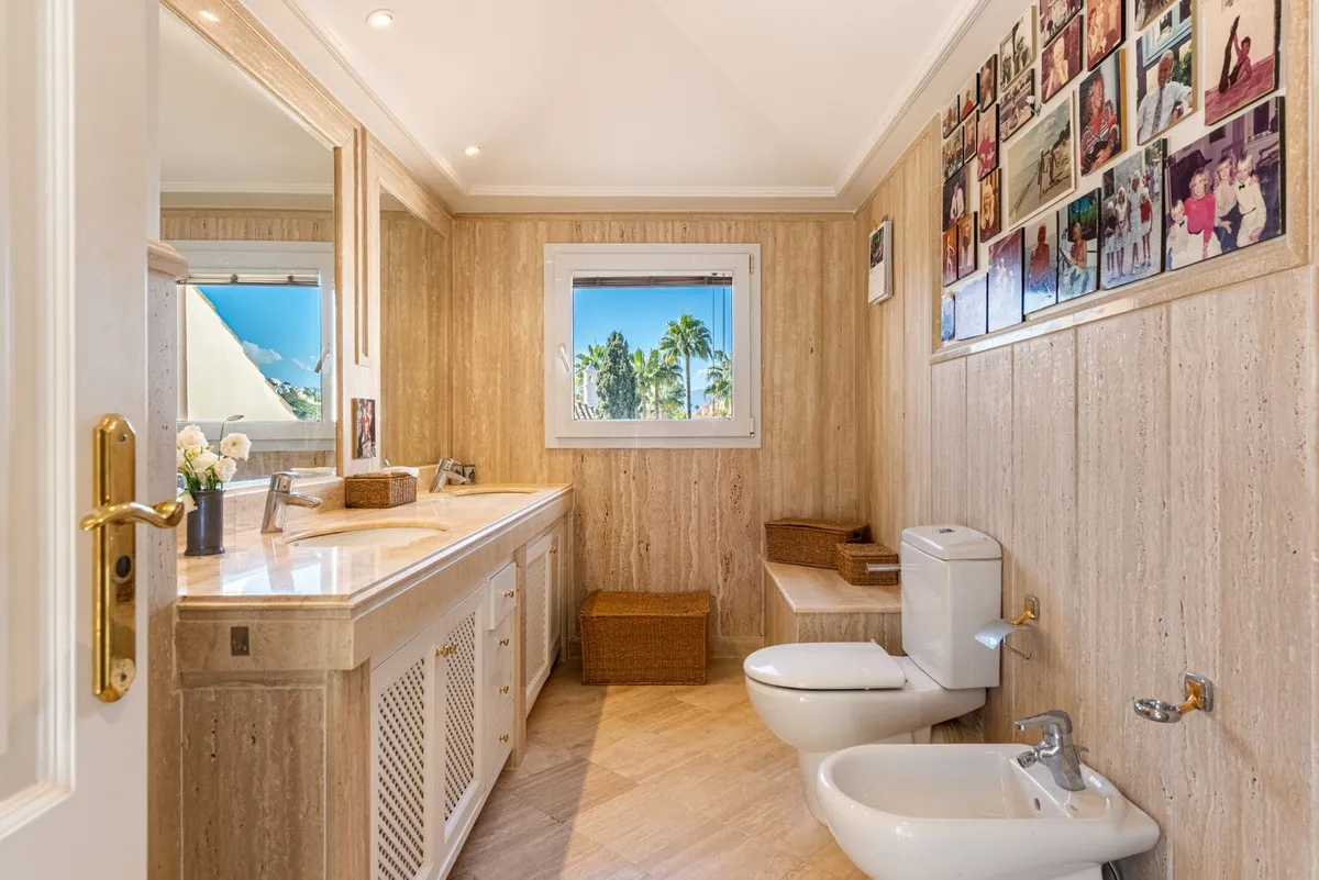 5d94ce9b-1061-4733-9357-b25656c8558e