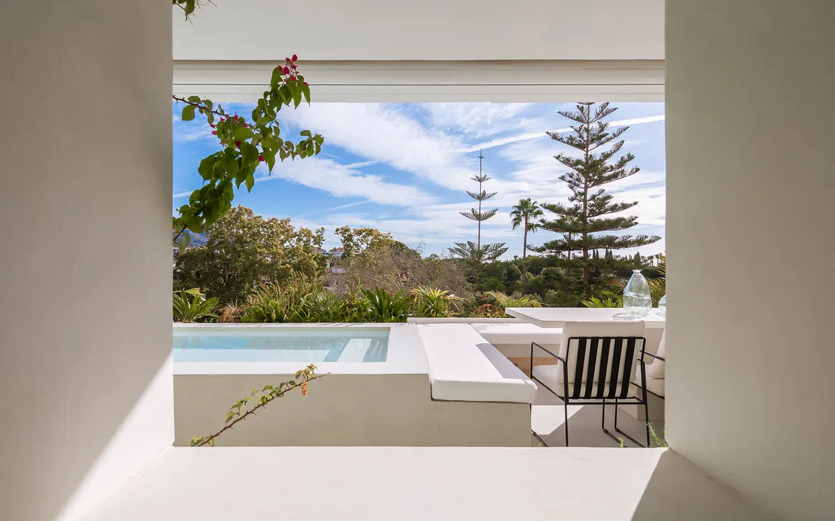 c0493cca-bdee-475f-a3bf-eaff16d273e3